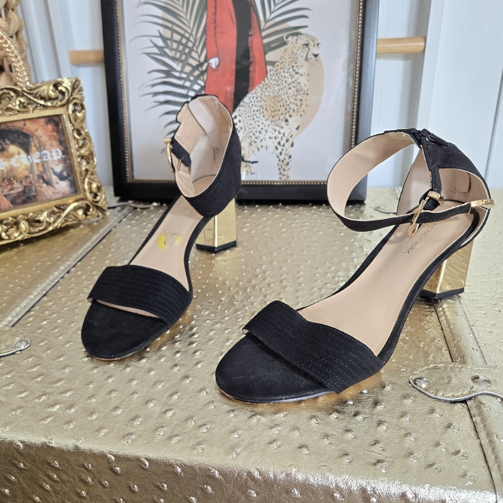 STUNNING BLACK & GOLD HEELED SANDALS 🖤💛